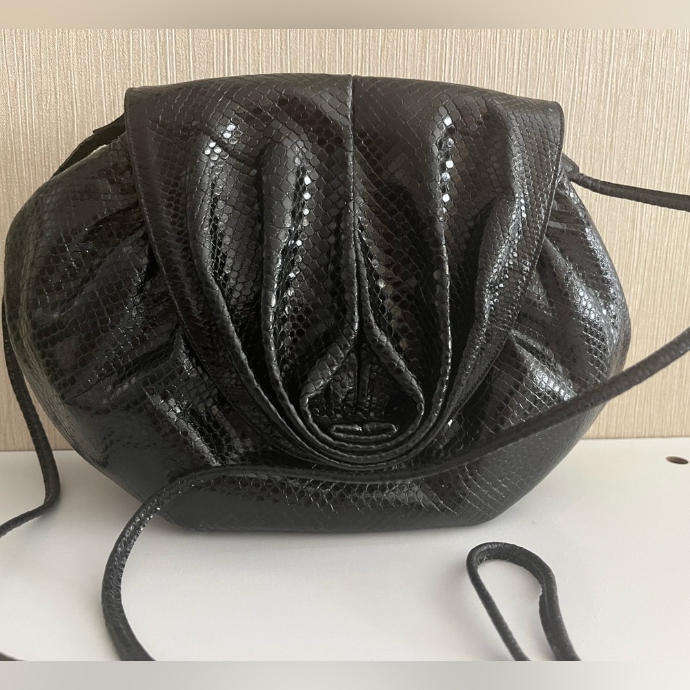 Vintage FINESSE LA MODEL Solid Patent Snakeskin Clutch Handbag Purse - Black